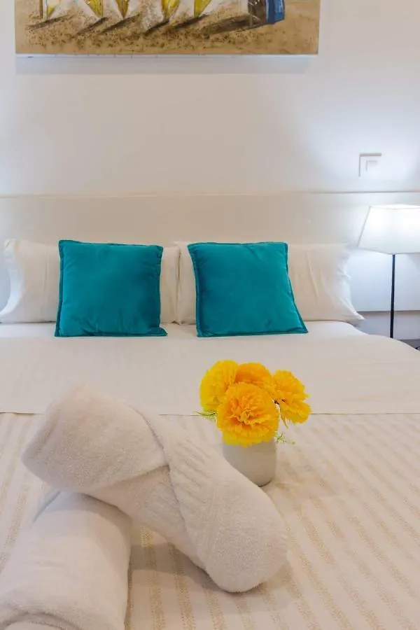 Ayz Javier Cabrini - Auto Check-In Property Madrid 2*,  Spain