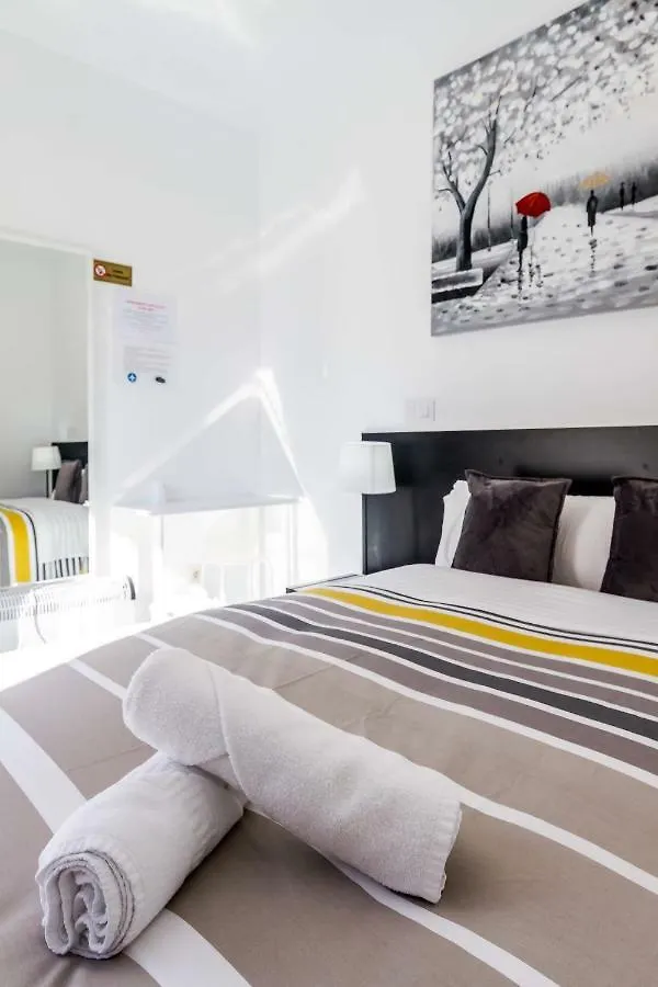 Ayz Javier Cabrini - Auto Check-In Property Madrid Guest house