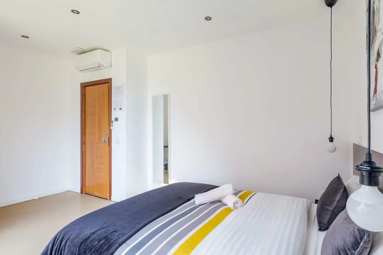 Pensjonat Ayz Javier Cabrini - Auto Check-In Property Madryt