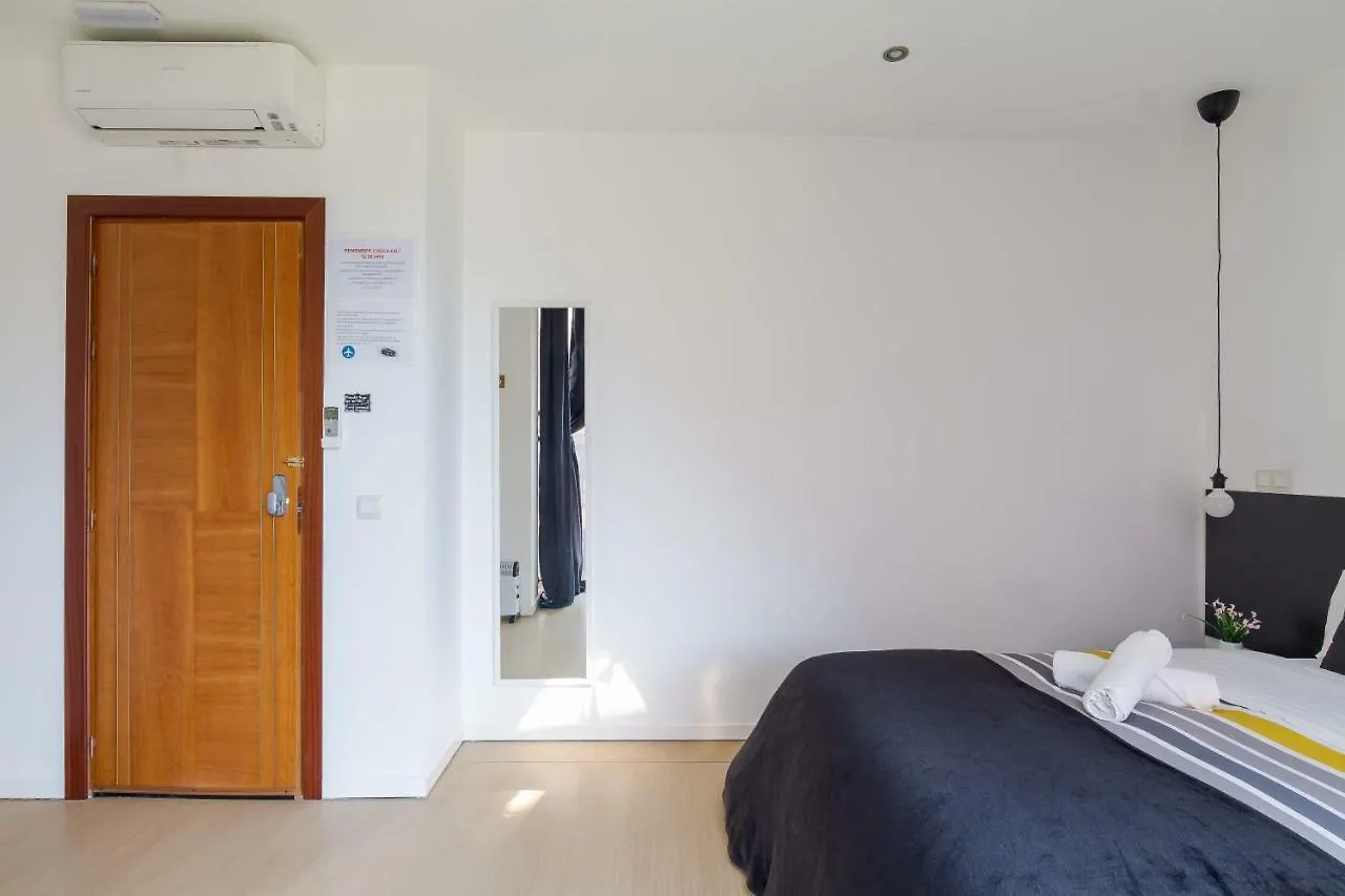 Affittacamere Ayz Javier Cabrini - Auto Check-In Property Madrid