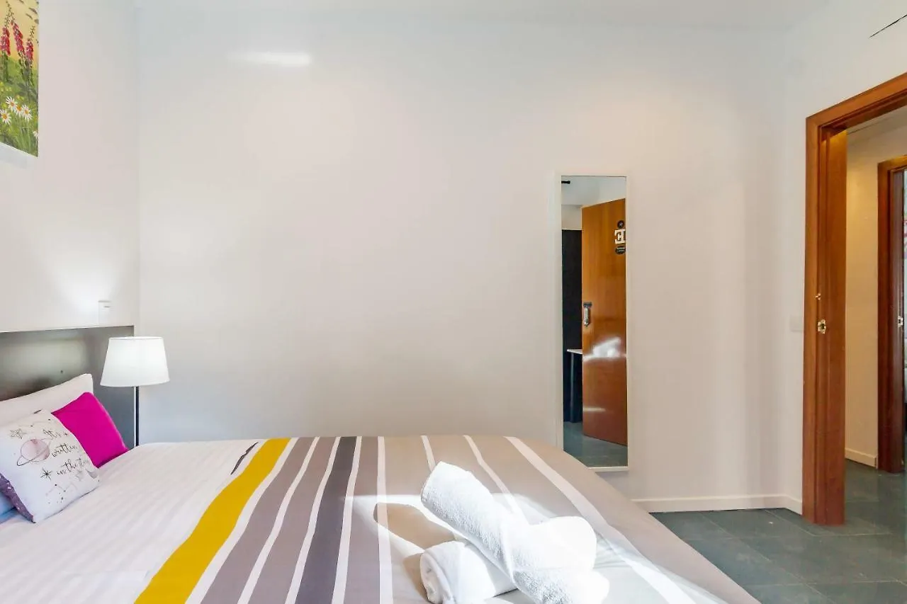 Ayz Javier Cabrini - Auto Check-In Property Madryt Hiszpania