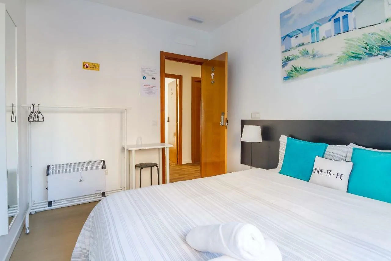 Ayz Javier Cabrini - Auto Check-In Property Madryt 2*,  Hiszpania