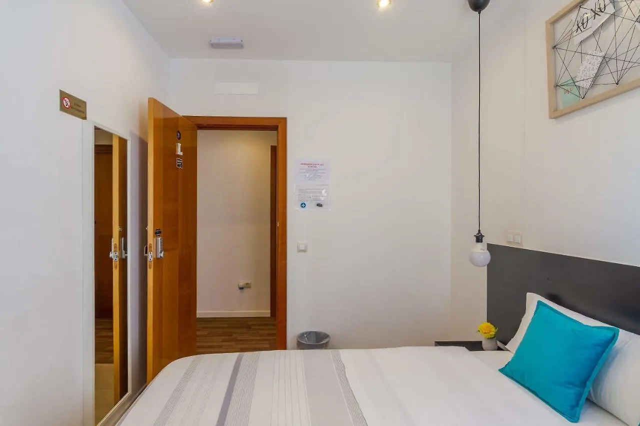 Ayz Javier Cabrini - Auto Check-In Property Madrid Affittacamere
