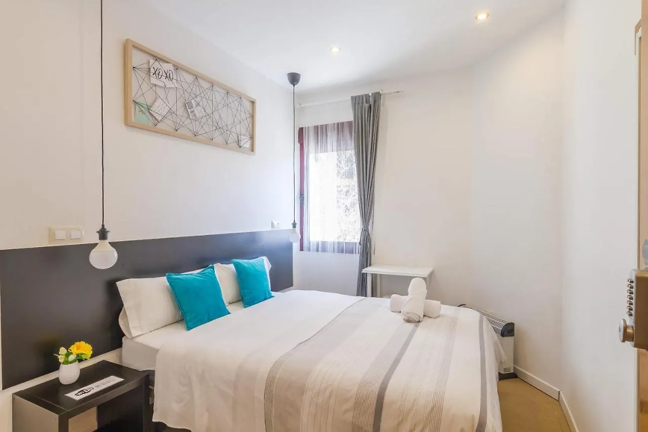 Ayz Javier Cabrini - Auto Check-In Property Madrid 2*,  Spagna